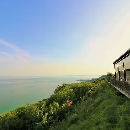 Kaliakria Sea View Flower 托波拉